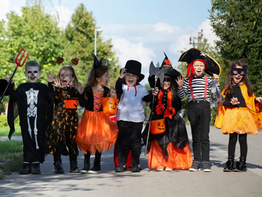 お祝いの機会ごとにスタイリッシュな子供のハロウィーンの衣装